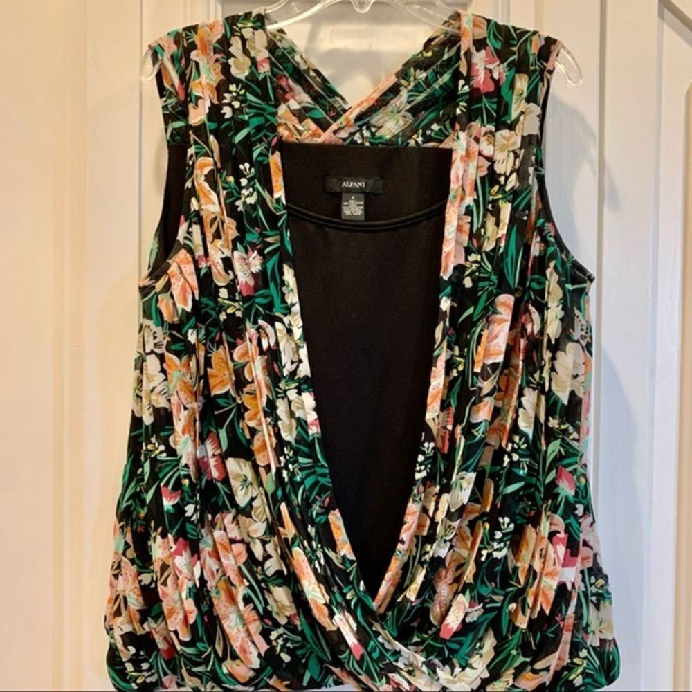 Alfani Black & Green Floral Top 4‎